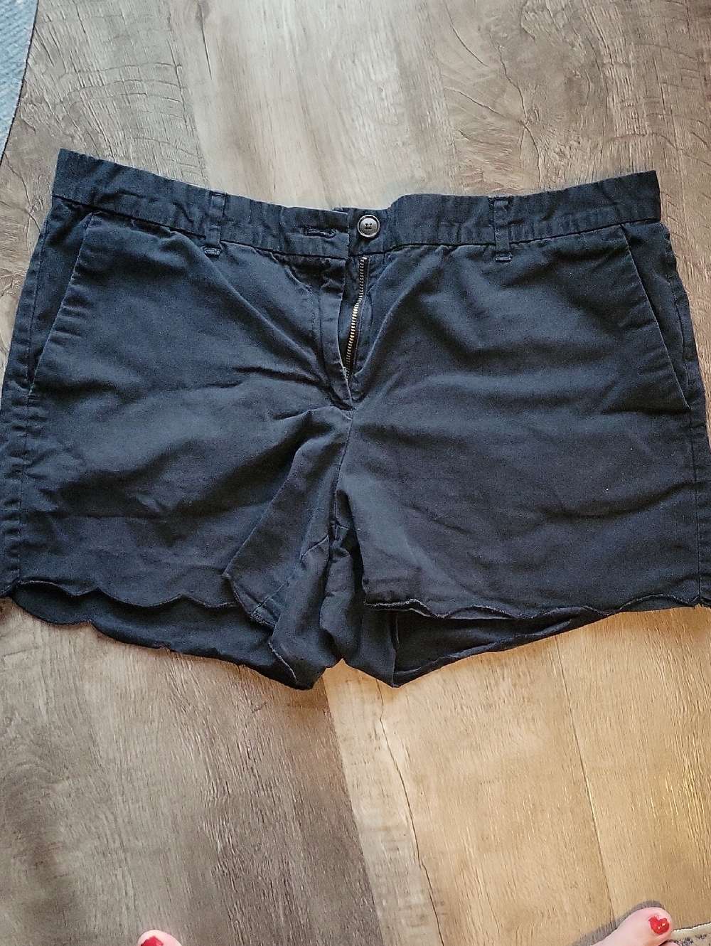 GAP Black High-Waist Scallop Hem Shorts